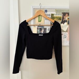 NWOT Aritzia Babaton Long Sleeve Cropped Top